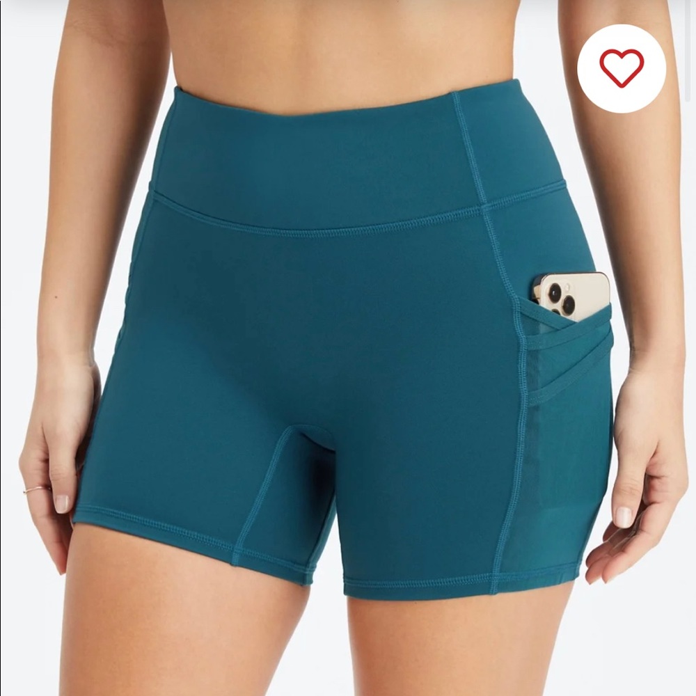 NEW Fabletics Trinity Shorts